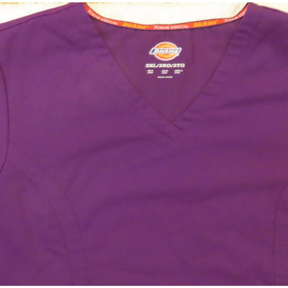 Dickies Xtreme Stretch Women's Eggplant Purple V-Neck Medical Scrub Top Size 2XL - Picture 3 of 4
